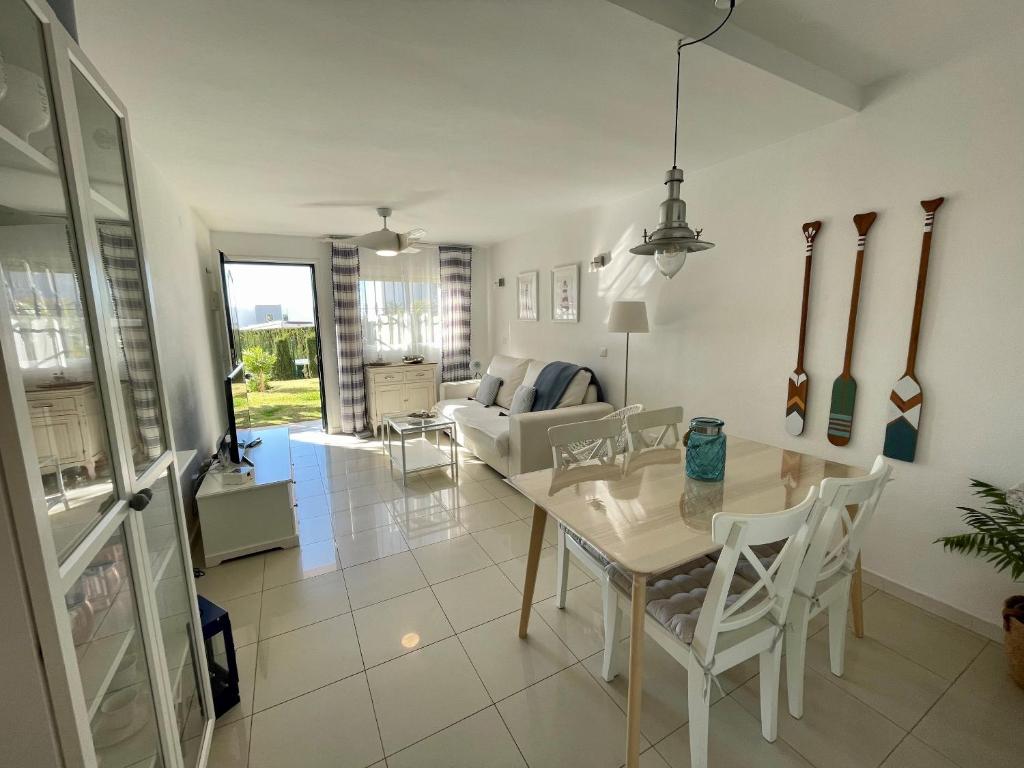 Bright Apartment in Mijas Costa with Shared Pool - 2