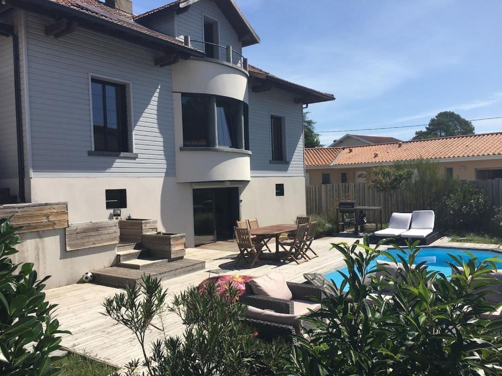 Villa élégante à Biscarrosse avec piscine privée - 1