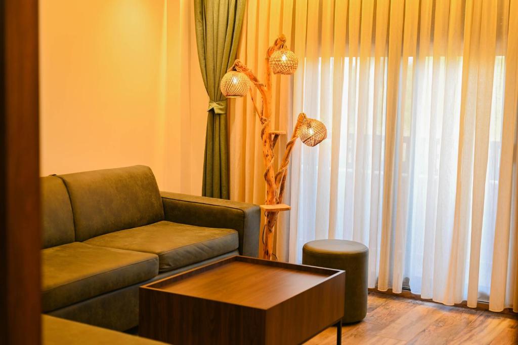 HIRA-EN Luxury Home - 1