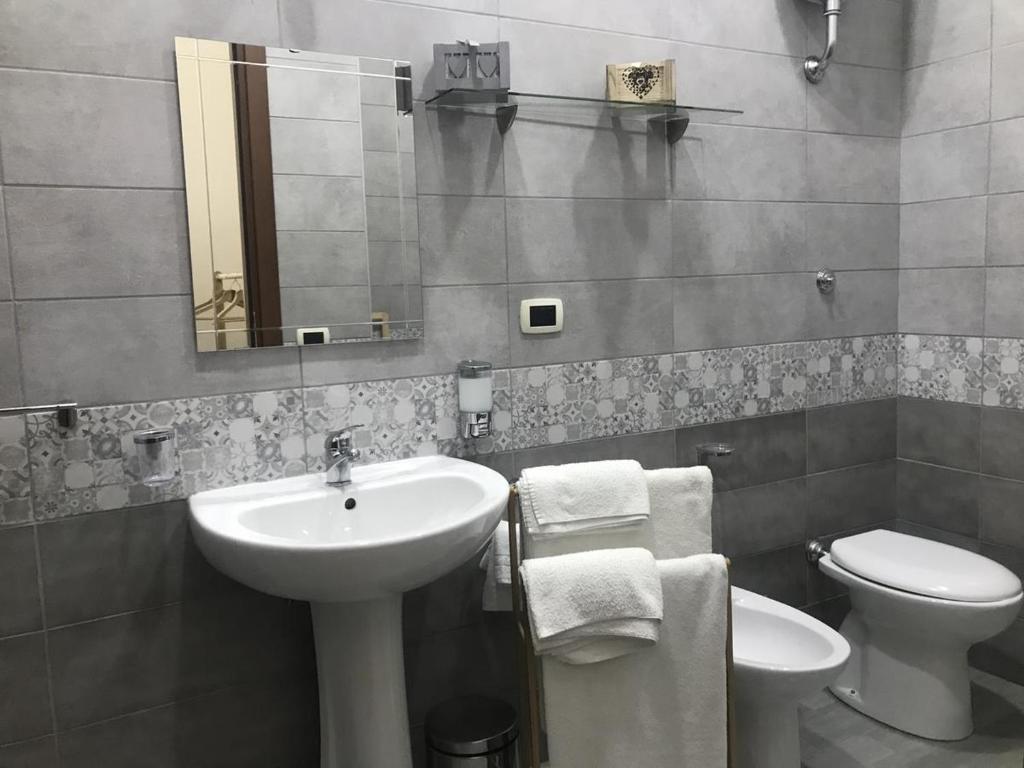 Modern Apartment in Napoli, Balcony - 5