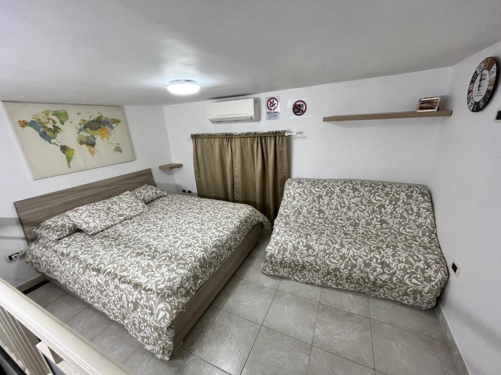 Modern Apartment in Napoli, Balcony - 4