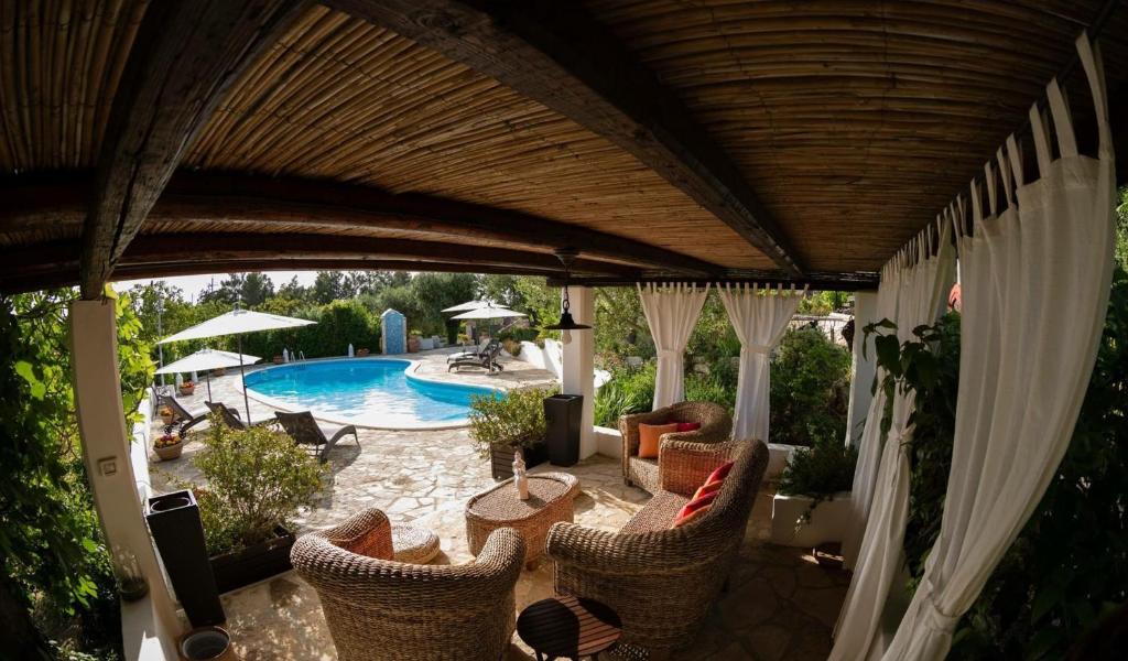 Spacious Villa with Private Pool in Castellana Grotte - 5