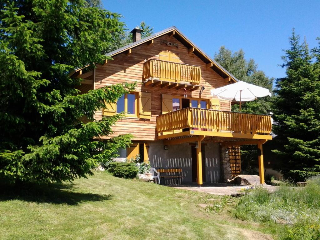 Chalet chaleureux à Ax-les-Thermes avec vue sur la montagne - 1