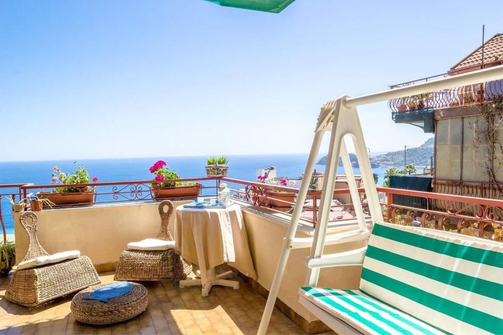 Charming seaside house in Letojanni with terrace - 1