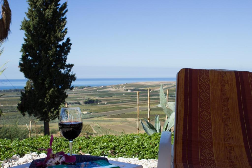 Picturesque Villa in Sciacca with Sea View and Garden - 3
