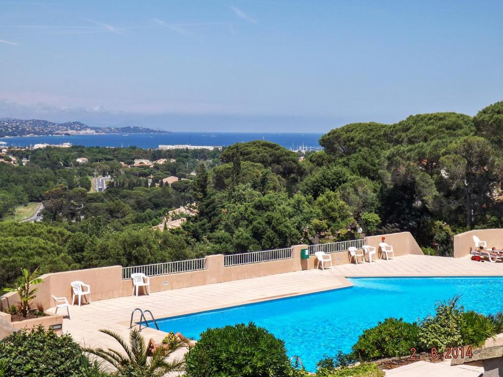 Maison charmante à Cogolin avec vue sur la mer et piscine - 1