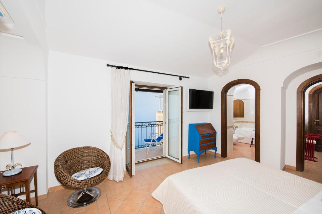 Elegant Villa in Positano with Private Pool - 4