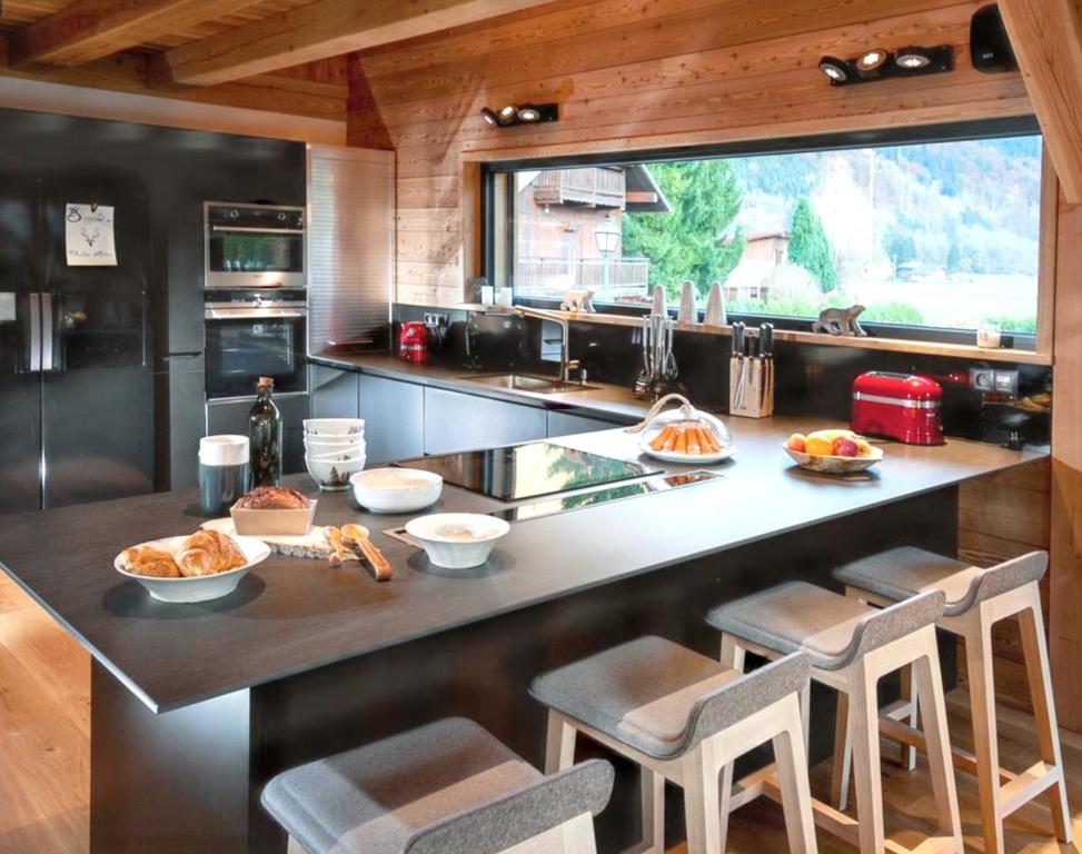 Chalet spacieux à Samoëns de 210 m² avec jacuzzi et jardin - 2