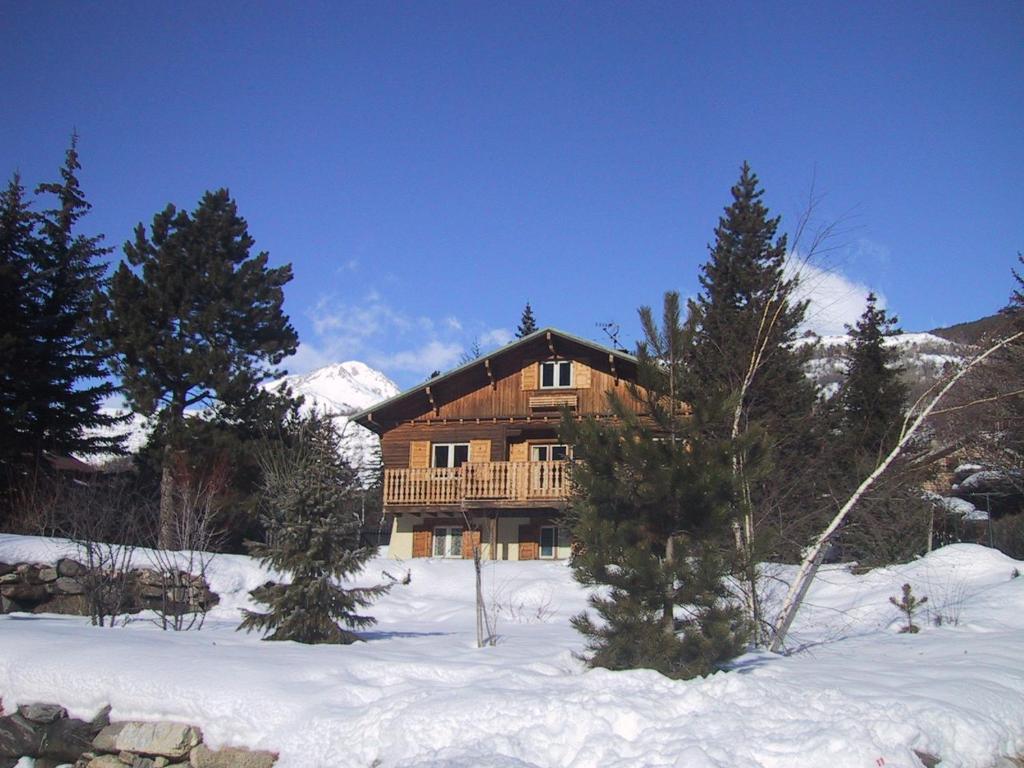 Chalet chaleureux à Saint-Chaffrey avec vue montagne et cheminée - 2