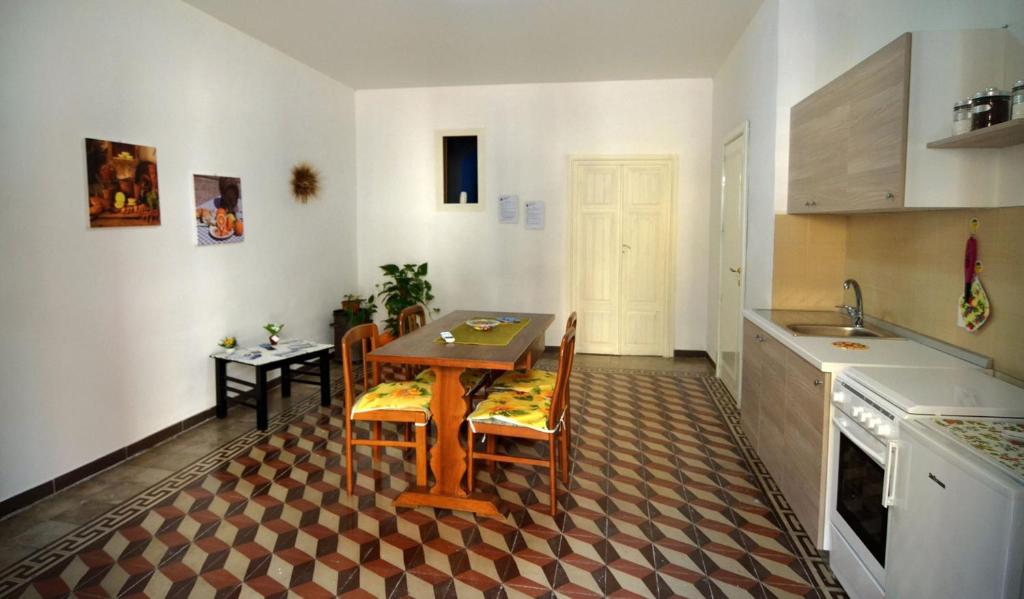 Chic Apartment in Ragusa, 70m², View - 2