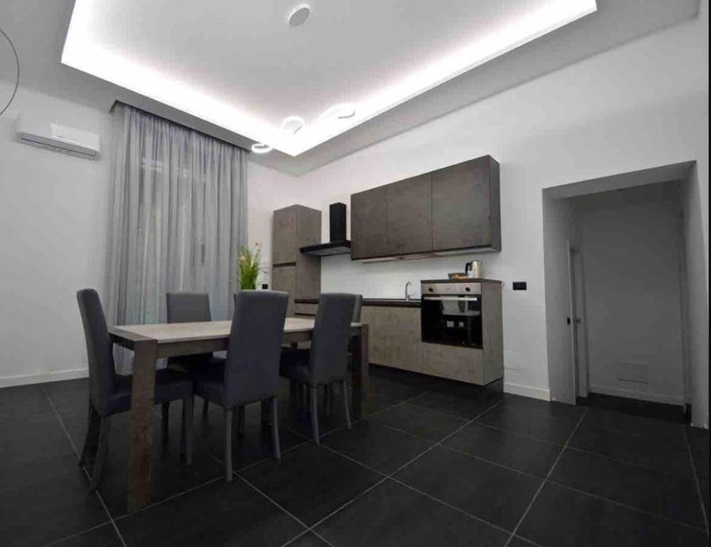 Modern Apartment in Napoli + Balcony - 2
