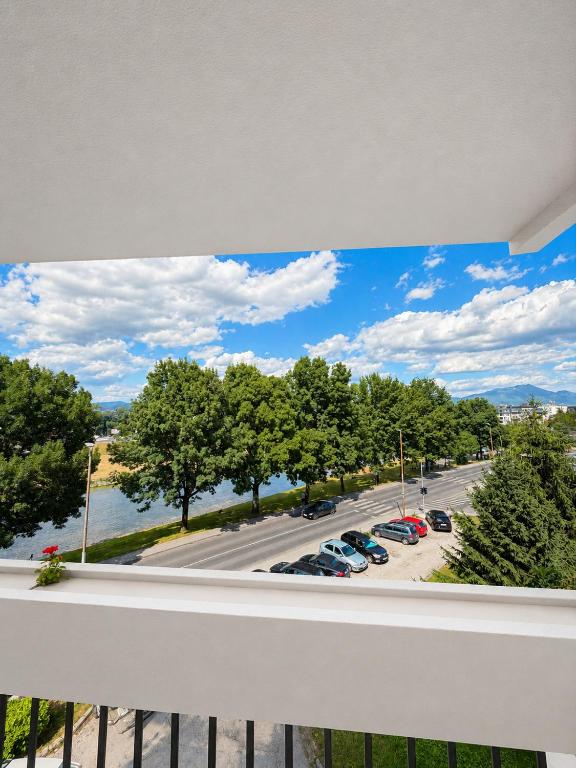 Riverside Apartment, 10min Airport - 5
