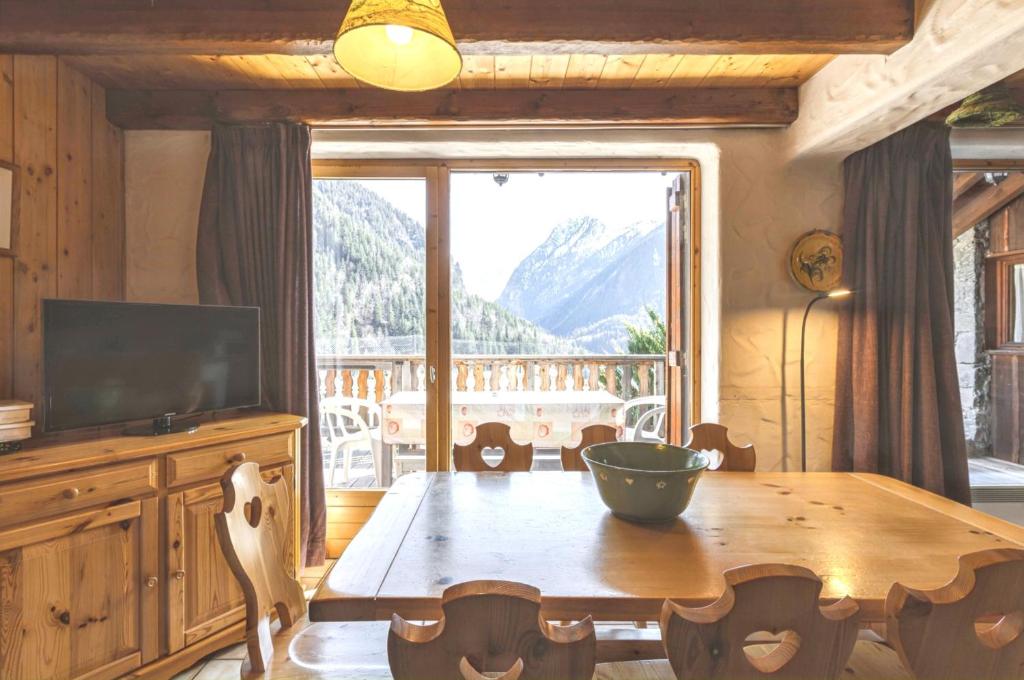 Chalet chaleureux à Champagny-en-Vanoise avec jacuzzi - 3