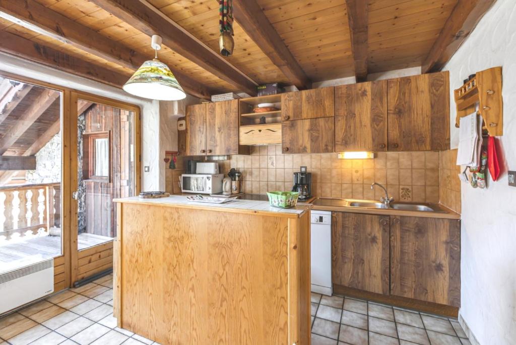 Chalet chaleureux à Champagny-en-Vanoise avec jacuzzi - 4