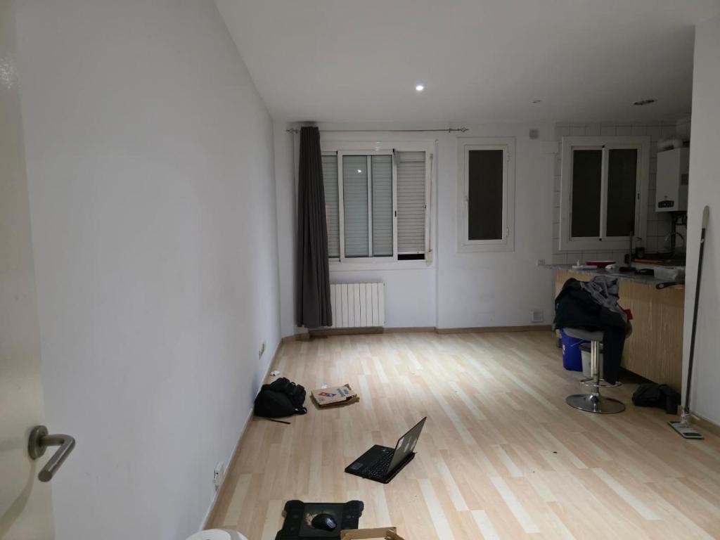 Estudio en el centro de Barcelona - 1