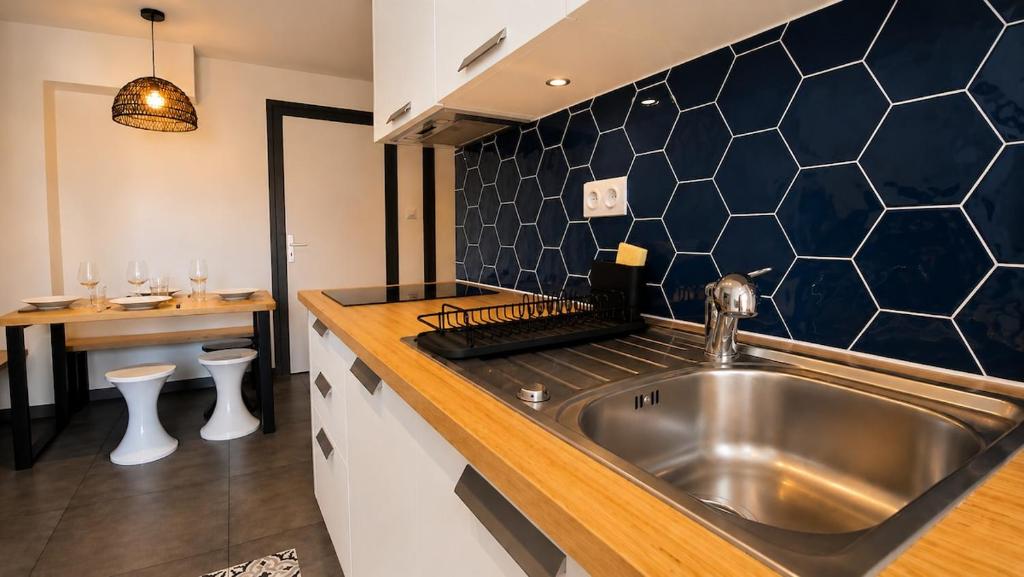 Le Smart & Cosy - Location Logement Entier - 3 Chambres - Parking Gratuit autour de la coproriété -- Wifi Fibre -Gare à 20 min - 3
