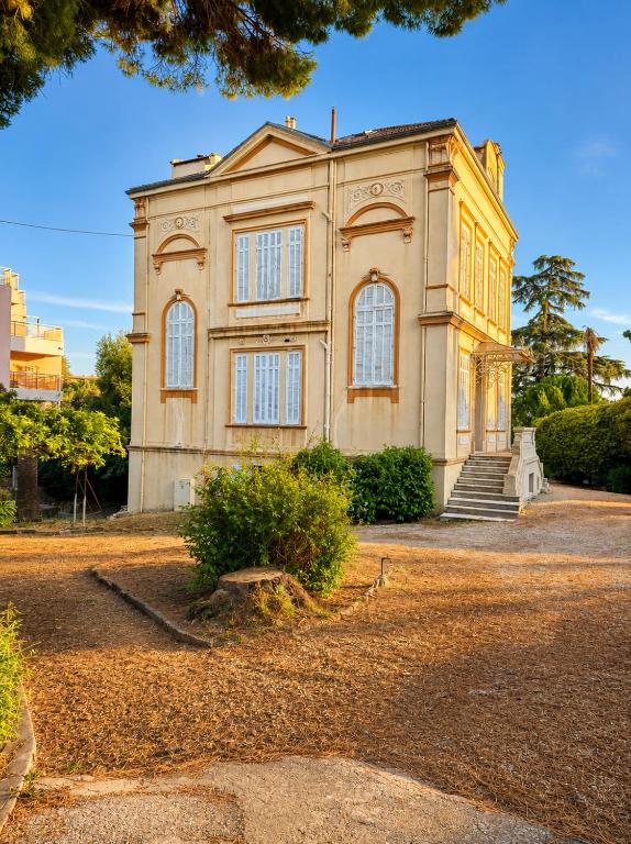 Oasis Secrète à Cannes - Prestigieuse Villa Historique Jardin Ombragé Centre et Plages à Pied - 4