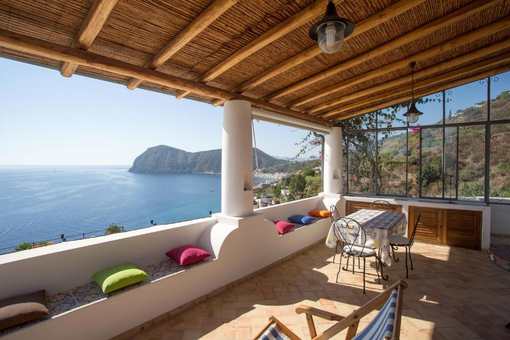 House with garden and sea view in Lipari - 3