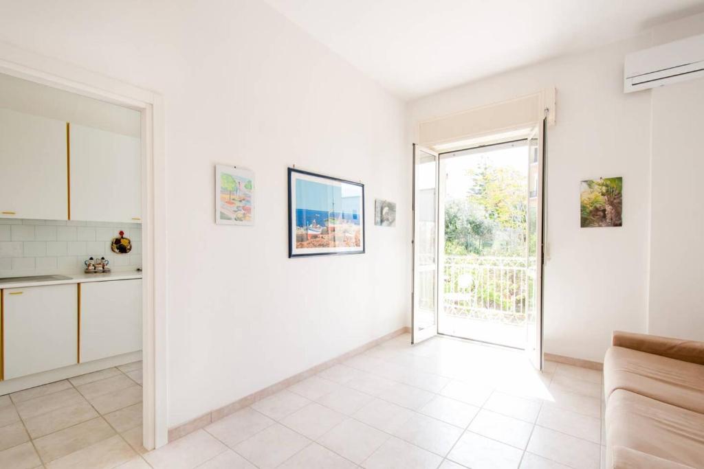 Charming apartment in Vieste with balcony and garden view - 5