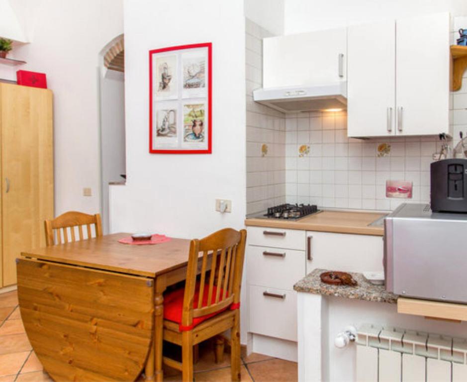 Charming Studio near the Colosseum in Rome, 45 m² with Balcony - 5