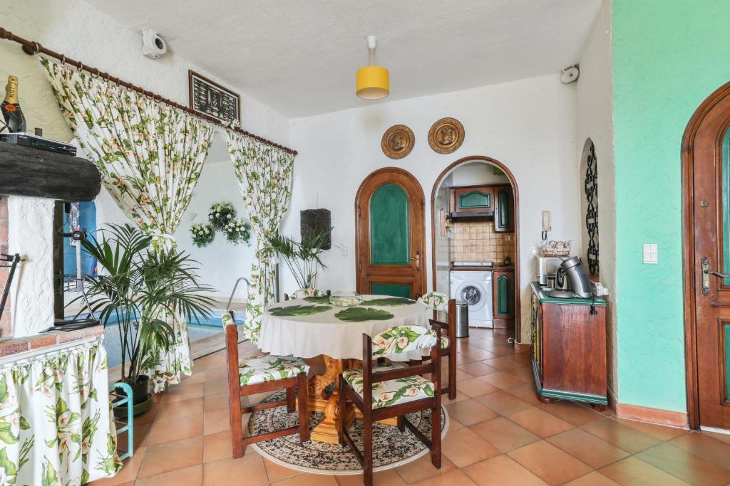 Studio en bord de mer à Menton avec piscine privée 80 m² - 2