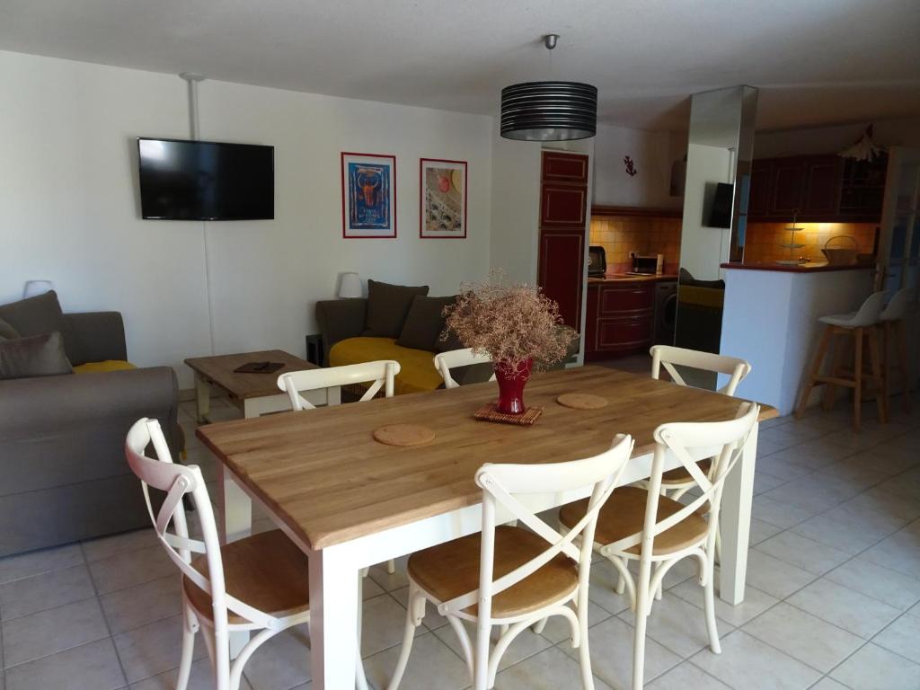 Appartement convivial à Aigues-Mortes, piscine partagée - 2