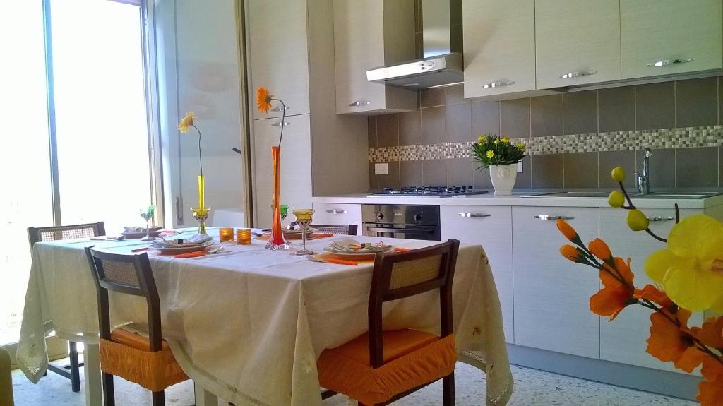Bright Apartment in Alcamo: 100 m² with Sea View - 3
