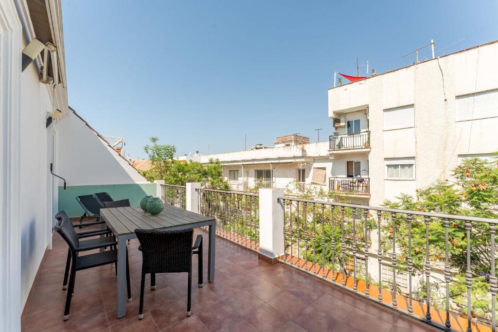 Los Boliches Rooftop Retreat • 1BR Sleeps 3 - Pass the Keys - 1