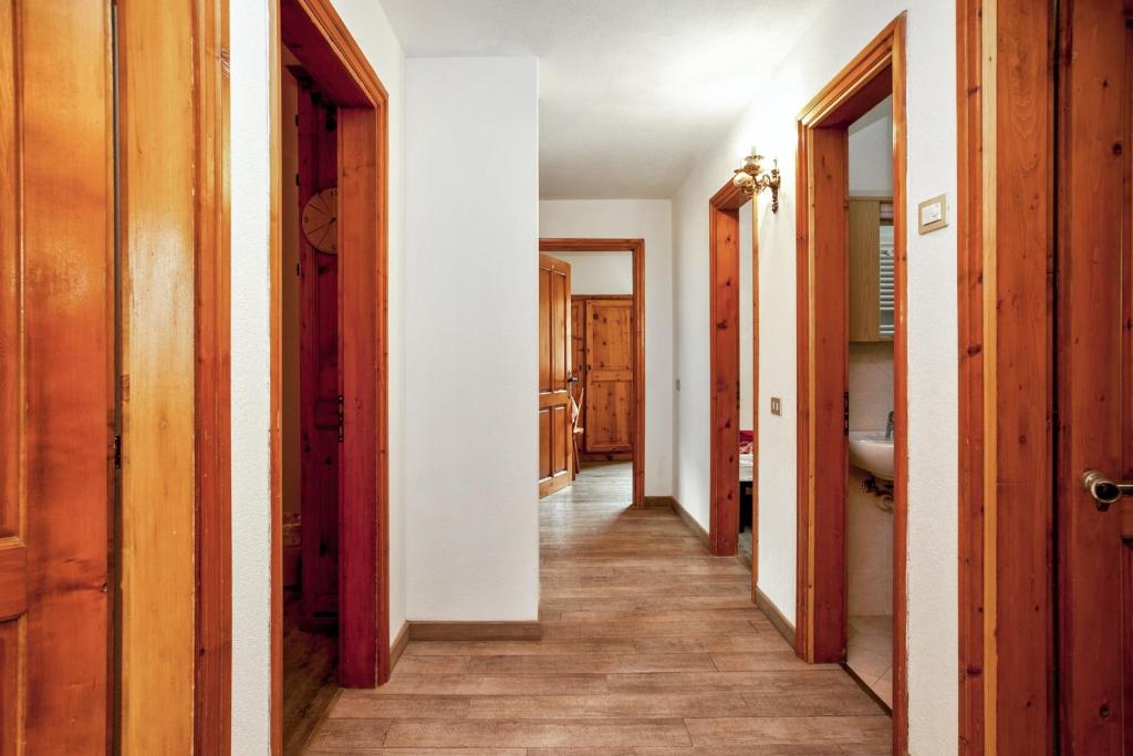 Comfortable Apartment in Livigno with Balcony - 2