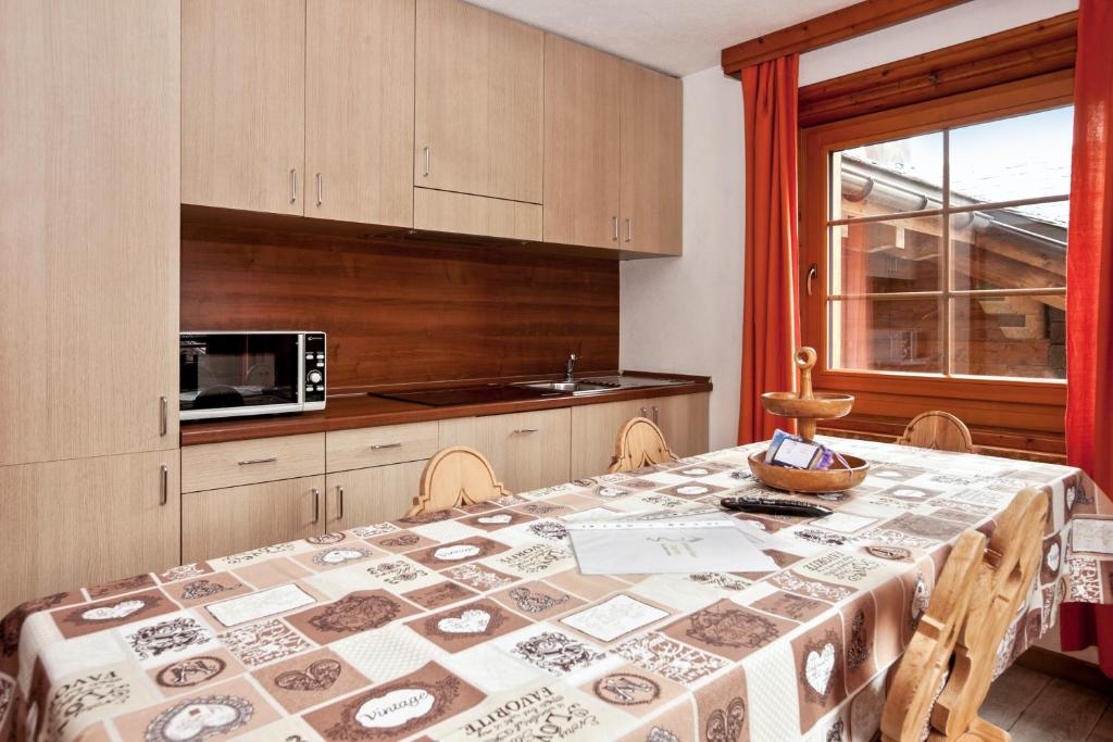 Comfortable Apartment in Livigno with Balcony - 3
