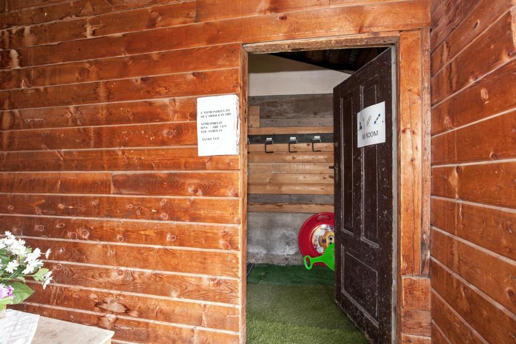 Comfortable Apartment in Livigno with Balcony - 4