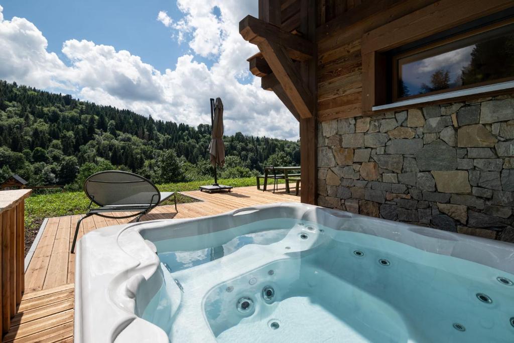 Le Refuge de Lola Chalet familial avec jacuzzi salle de jeux & cheminé - 2