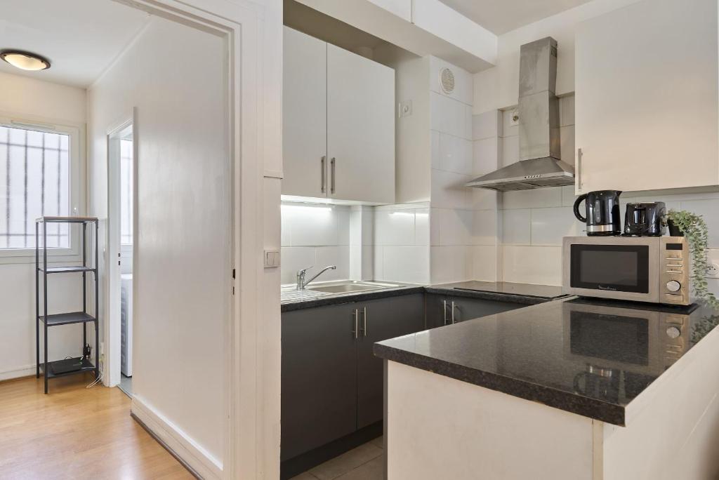 Suite for 4- Arc de Triomphe Faubourg Saint-Honoré - 5