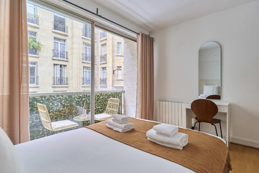 Suite for 4- Arc de Triomphe Faubourg Saint-Honoré - 4