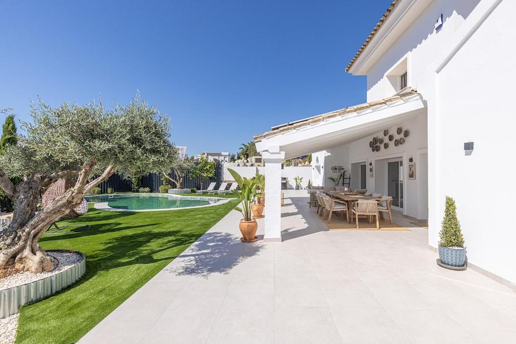 Villa close to the beach sea views - 3