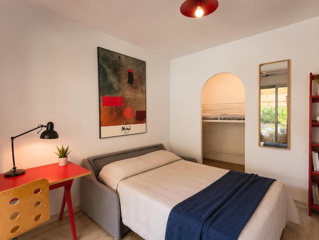 Apartment with private garden, swimming pool, and tennis court - 4