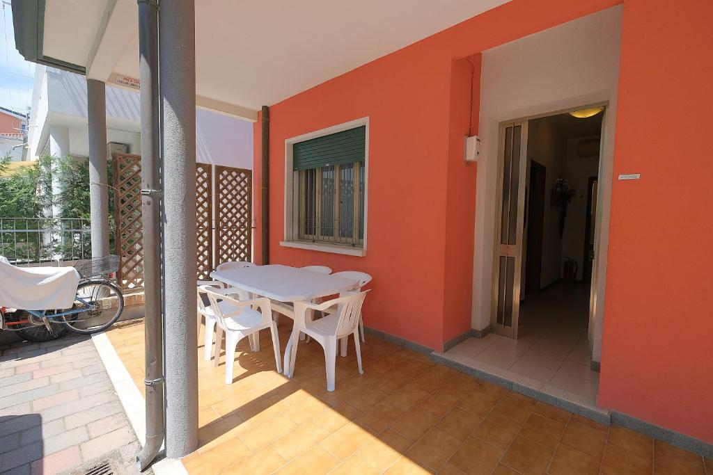 CASA ROSSA TOMASINI Appartamento per famiglie, tre camere , spiaggia compresa - 1