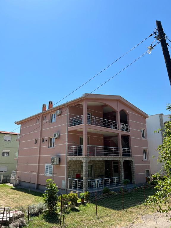 Zlatičanin Apartmani - 1