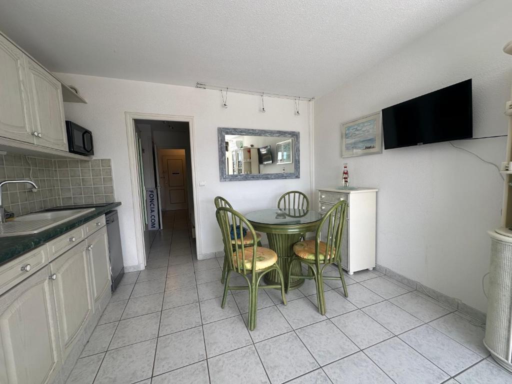 Village naturiste Heliopolis AB 117 vue jardin et mer - 2