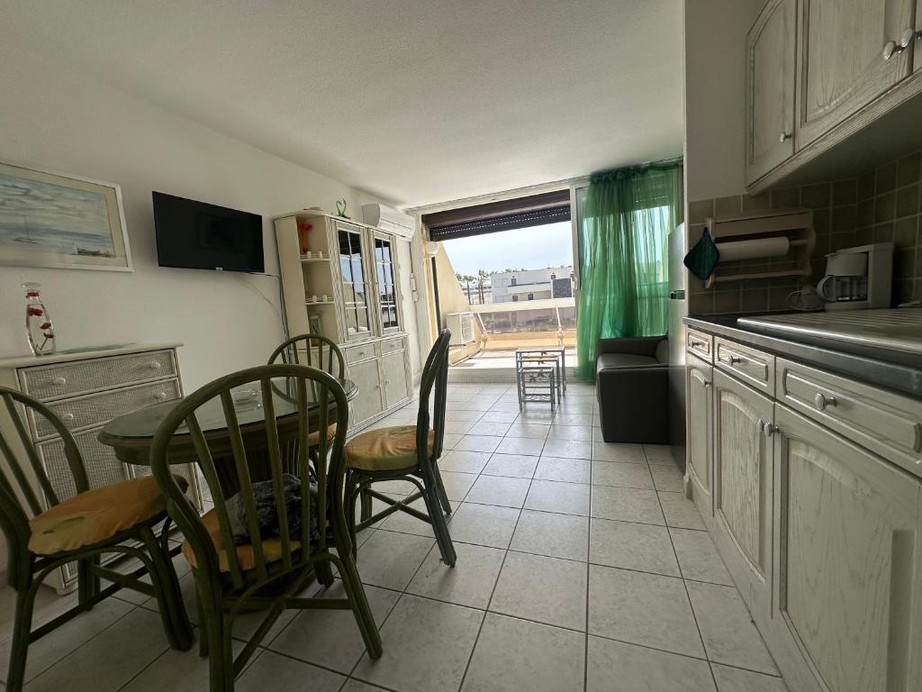 Village naturiste Heliopolis AB 117 vue jardin et mer - 3