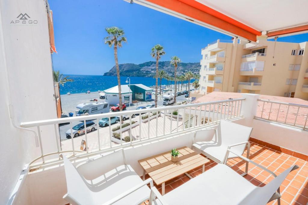 Beachfront Bliss, Terrace & Stunning Sea Views - 1