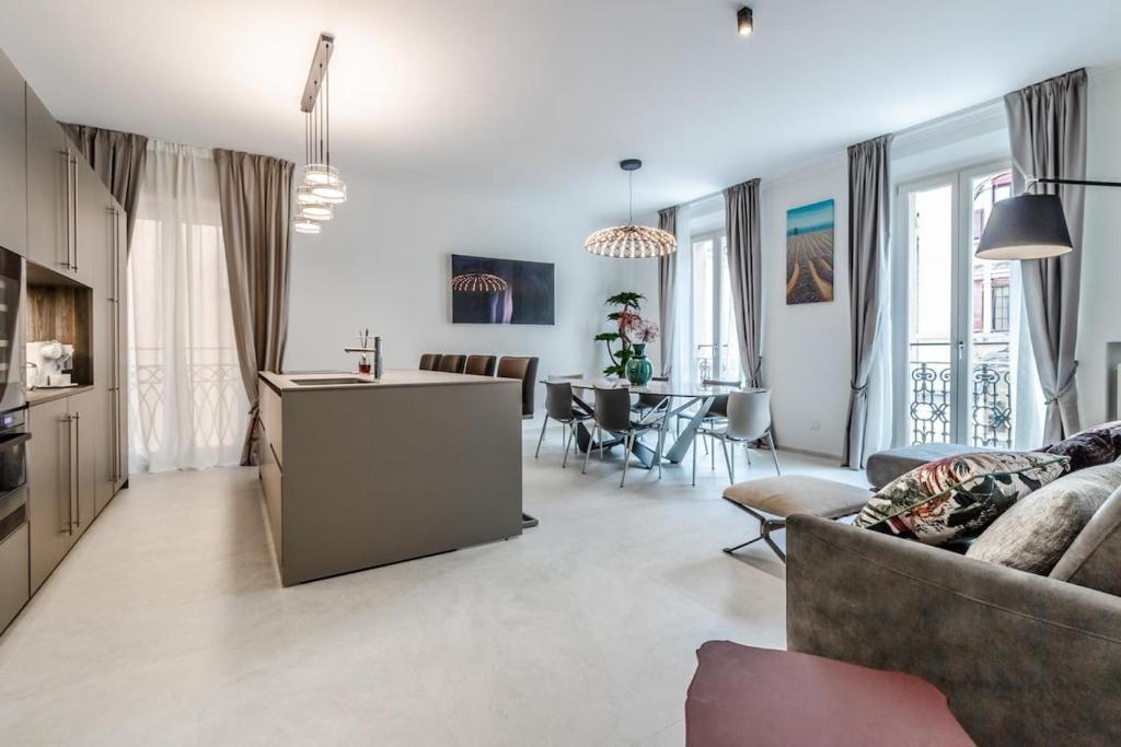 Rizzoli Luxury Towers View Apartment - 1