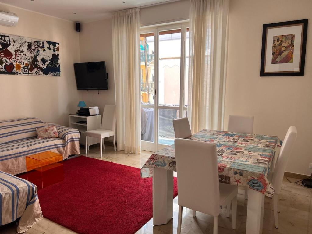 Homely, Elegant and Centrally Located - 1