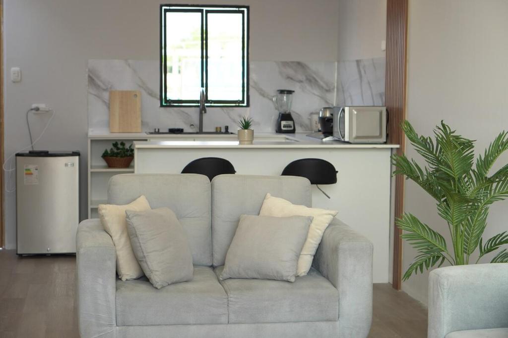 Modern and cozy apartment with a queen size bed - 2