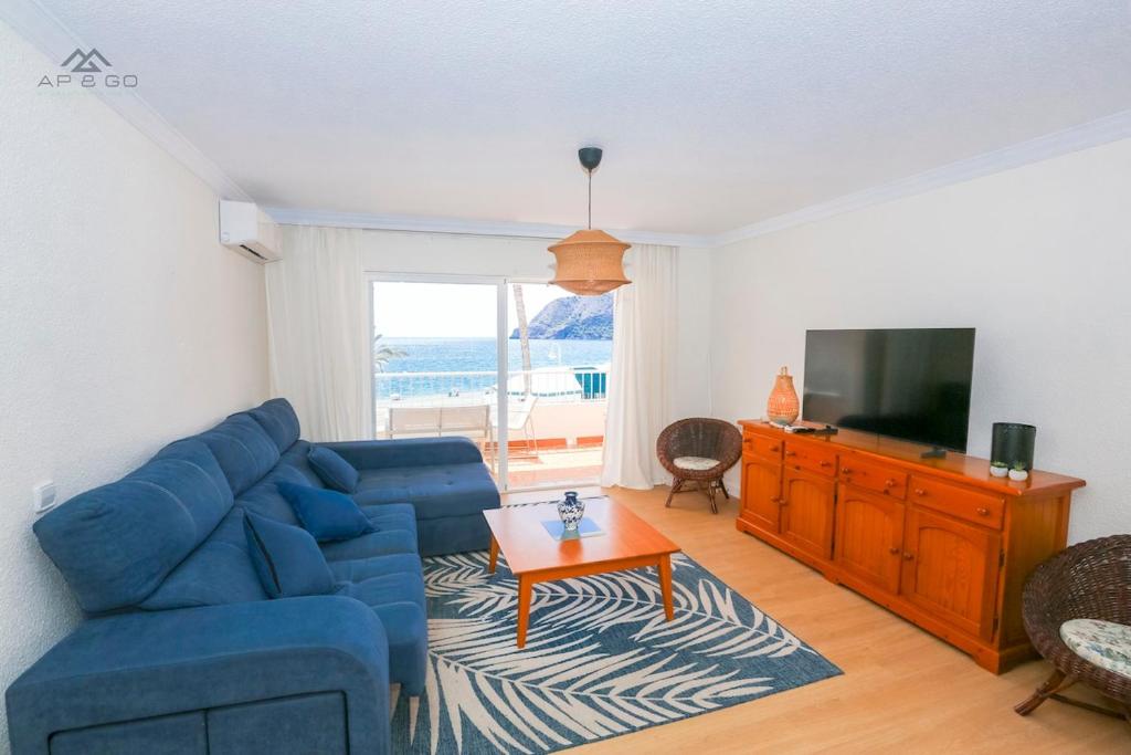 Beachfront Bliss, Terrace & Stunning Sea Views - 3