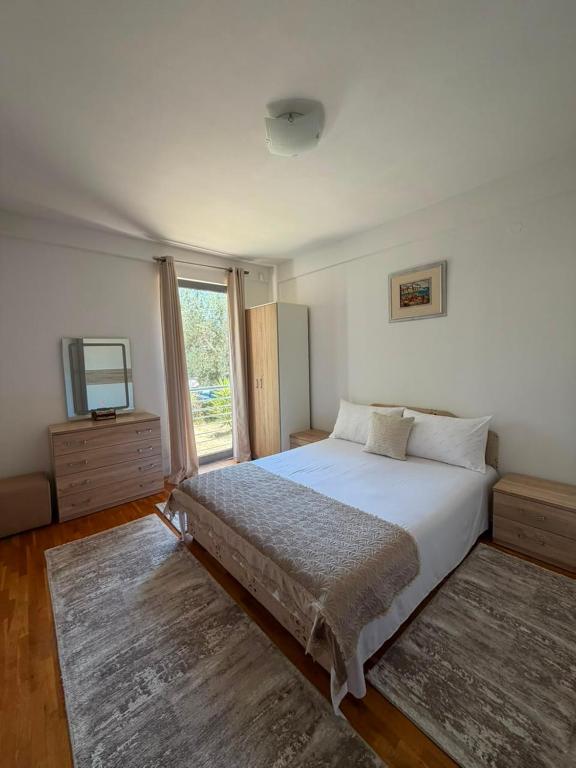 Curanovic Residence - 1