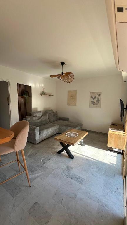 Cosy, terrasse, parking, proche centre et plages - 2