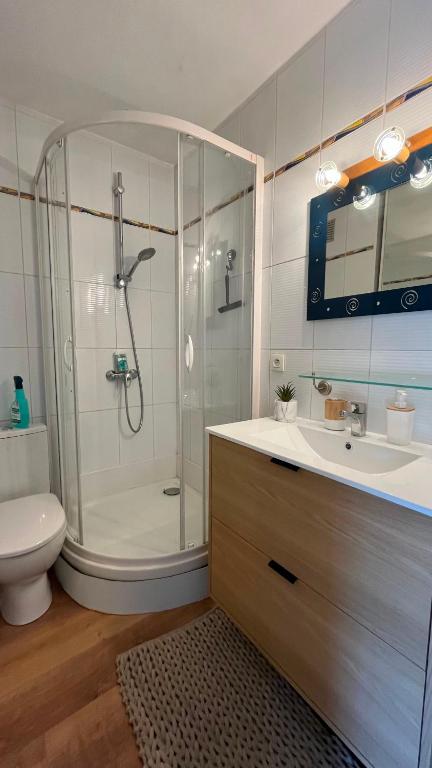 Cosy, terrasse, parking, proche centre et plages - 3
