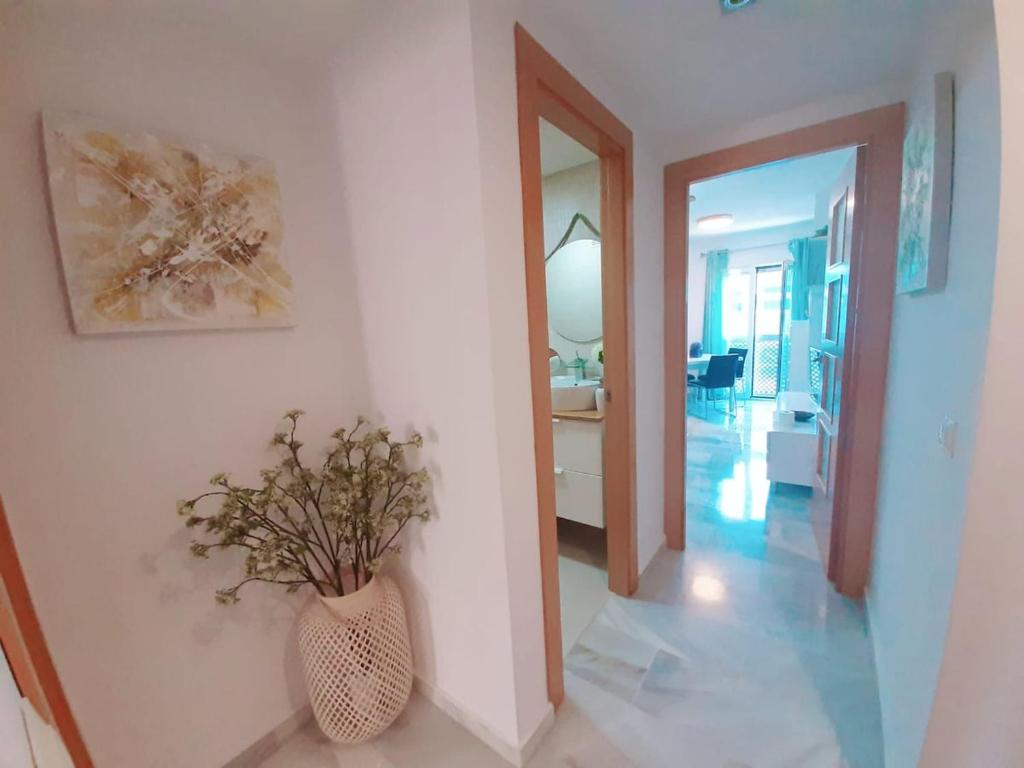 Bright Apartment with 2 Bathrooms, Central Malaga - 4