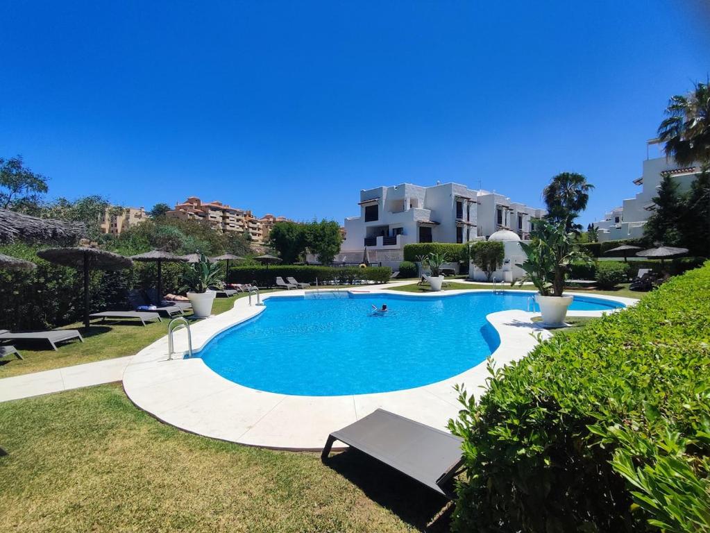 Luxurious apartment in Golf Hills - 1